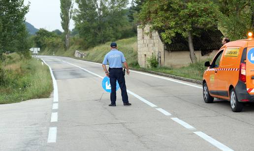 Prebrzo vozila pa se sudarila s kamionom: Poginula djevojka