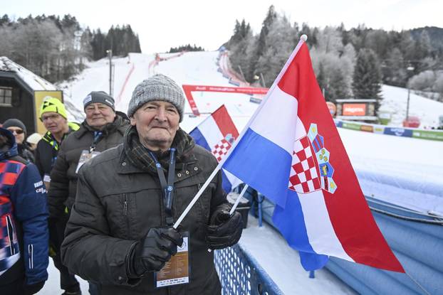 Kranjska Gora: Zrinka Ljutić u ciljnoj ravnini s bakom i djedom