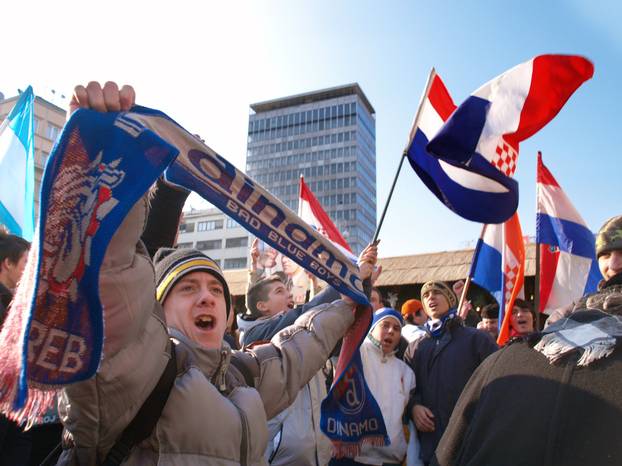 ARHIVA -  Tristotinjak osoba okupilo se na Jelačićevom trgu tijekom skupa podrške Gotovini
