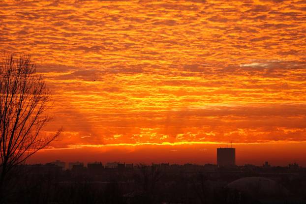 Predivan izlazak sunca nad Zagrebom posljednjeg dana 2019. godine