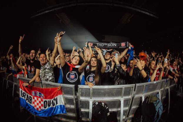 FOTO Pogledajte atmosferu s prvog koncerta Thompsona na prepunim splitskim Gripama