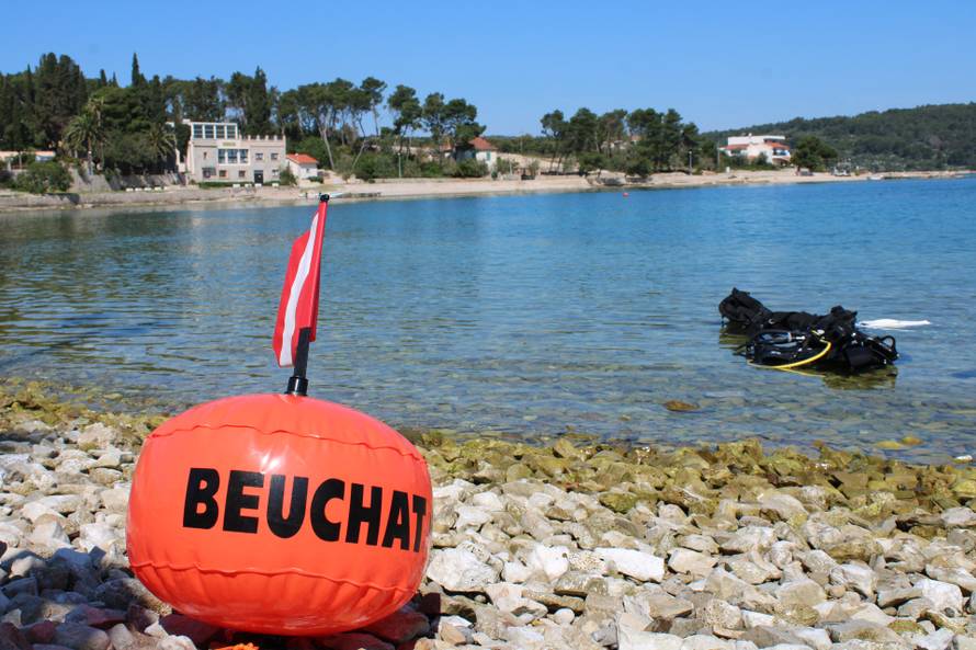 Ekoakcija na Šolti: Volonteri zasukali rukave pa očistili plažu i podmorje. 'Svi su tili dat ruke'