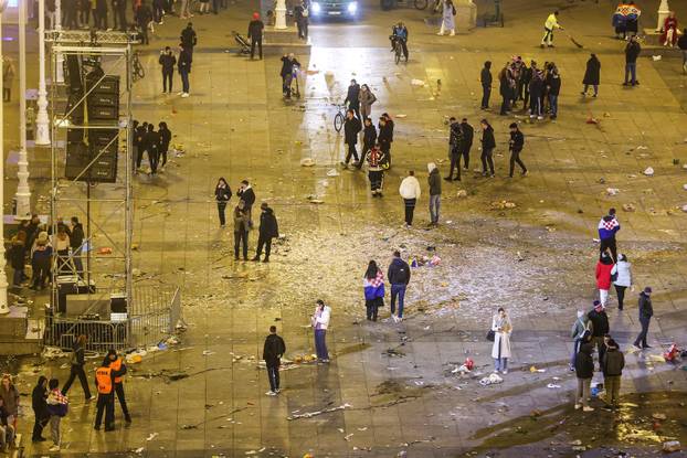 Zagreb: Ubrzo nakon završetka dočeka počelo je čišćenje trga 