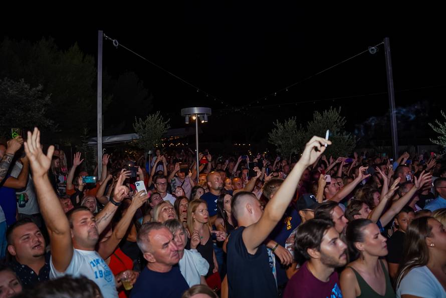 Prljavci su opet nastupili kao Prljavci, a podrška im stiže sa svih strana: 'Jajo, ti si unikat'