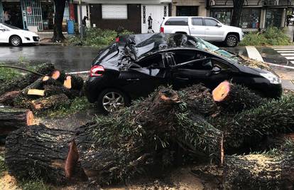 Dvoje mrtvih u snažnoj oluji u Buenos Airesu: Grad je u kaosu