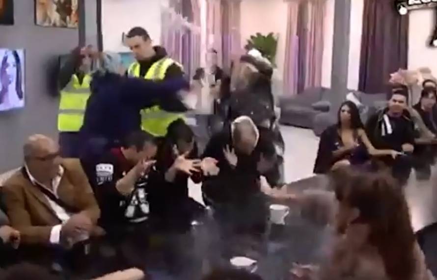 Giba Vasić krvave glave: Dobio šalicom u glavu u reality showu