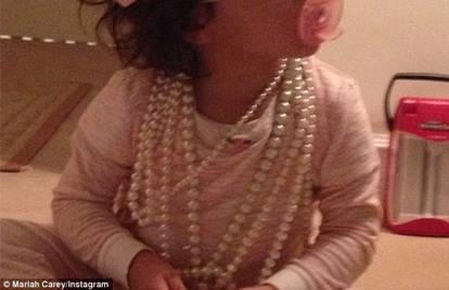 Voli nakit: Kćer Mariah Carey ukrasila se ružičastim biserima