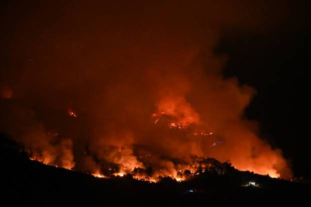 U Tučepima izbio veliki požar