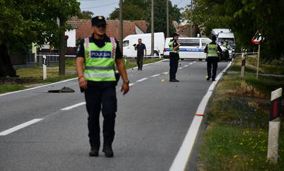 Slike strave i užasa: Poginuli mladići imali su 17 i 23 godine, motor je izletio iz automobila