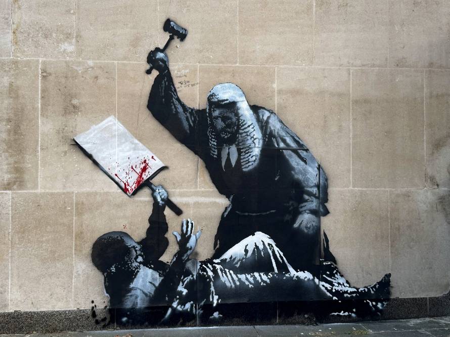 New Banksy Mural on the Royal Courts of Justice