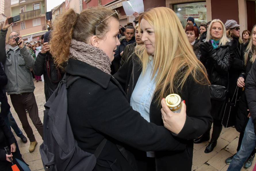 Zadar: Prosvjed graÄana protiv puÅ¡tanja Darka KovaÄeviÄa na slobodu