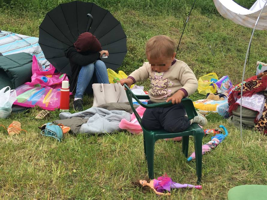Uz hrvatsku granicu: Epidemija svraba je među migrantima...