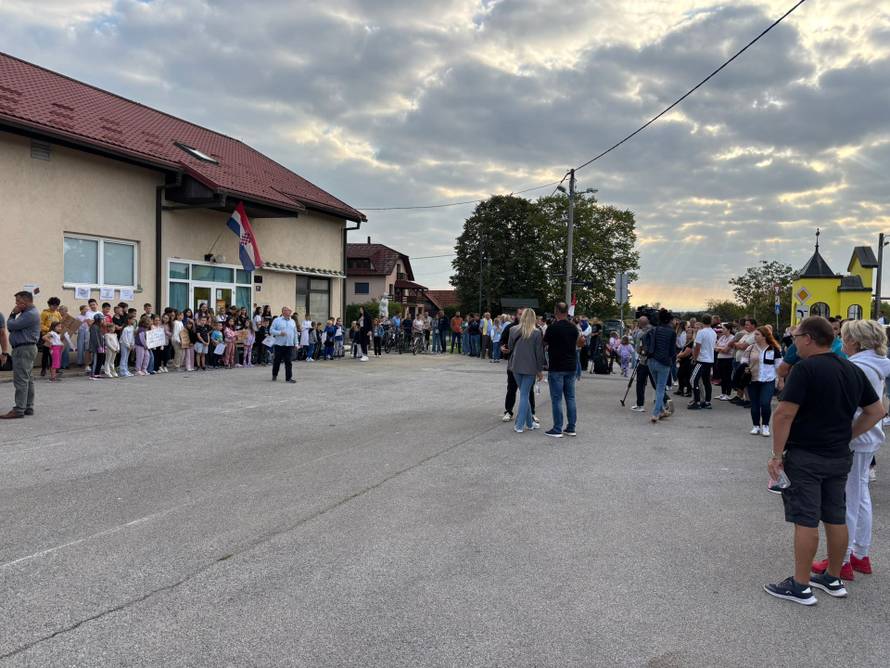 Fuchs o školi u Dragonošcu: 'Zvao sam Tomaševića, ali je bio na otvaranju druge škole...'