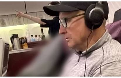 VIDEO Par u avionu se šokirao, kraj njih stavili tijelo preminule žene: 'Bila je s nama 4 sata'