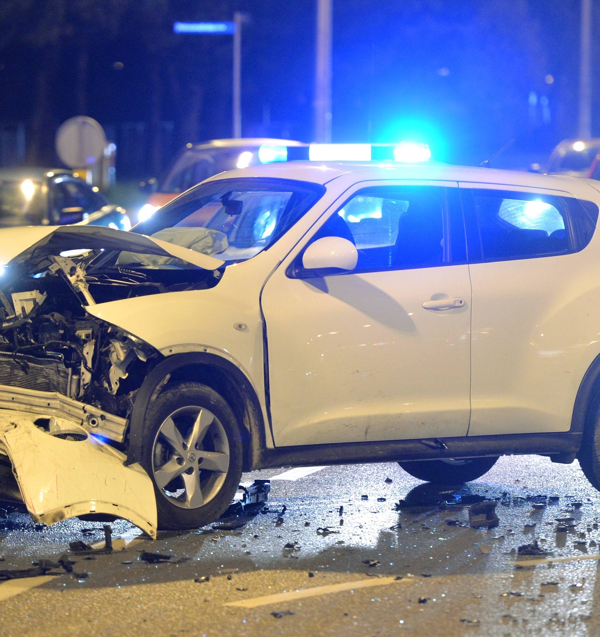 Jedna osoba ozlijeđena: Sudar 2 auta na križanju u Zagrebu