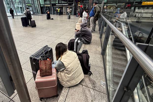 Heathrow Airport closed by fire at power station