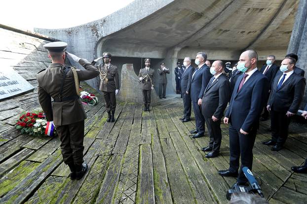 Premijer Plenković sa suradnicim položio vijence povodom 76. obljetnice Jasenovca