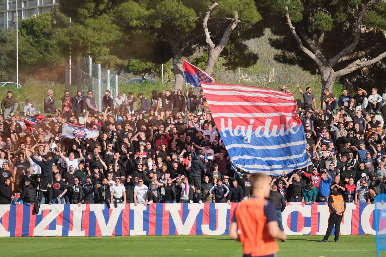 Spektakl na treningu Hajduka: Tisuće  navijača došli su podržati igrače uoči derbija s Dinamom!