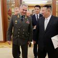 Ruski ministar Šojgu u društvu Kim Jong Una razgledao zabranjene balističke projektile