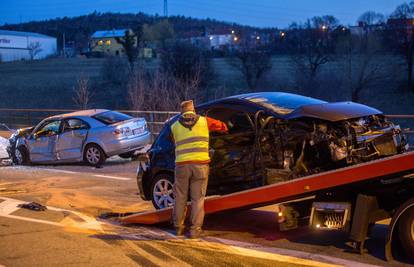 Vučna služba iz Splita odlučila je pomagati hitnim službama