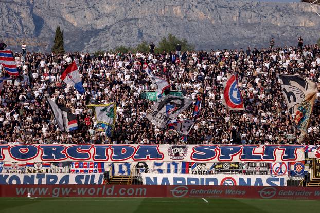 Split: Navijači na tribinama prate utakmicu Hajduk - Dinamo 