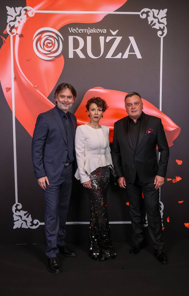 Zagreb: Uzvanici na dodjelu medijske nagrade "Večernjakova ruža" u Hrvatskom narodnom kazalištu