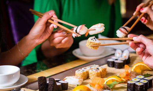 Mora da su bili jako gladni... Mijenjali su ime u 'Losos' samo da besplatno dobiju sushi