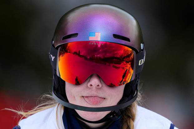 FOTO Slovenci prvi u skijaškim skokovima, brat i sestra osvojili zlato u curlingu, Shiffrin druga