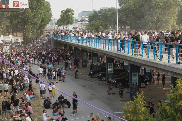 Zagreb: Stvaraju se ogromne gužve na samom ulazu na koncert Thompsoona