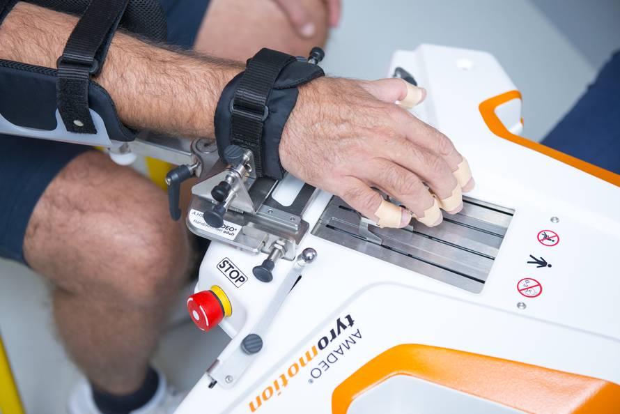 Premijerno predstavljena robotska neurorehabilitacija