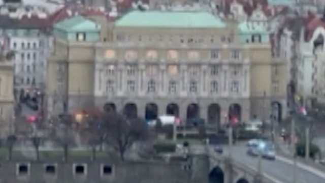 VIDEO U Pragu opsadno stanje! Policija na svakom koraku, uži centar grada blokiran za sve...