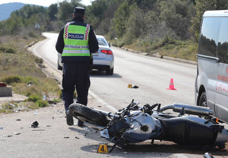 Šibenik: U prometnoj nesreći teško ozlijeđen motorist