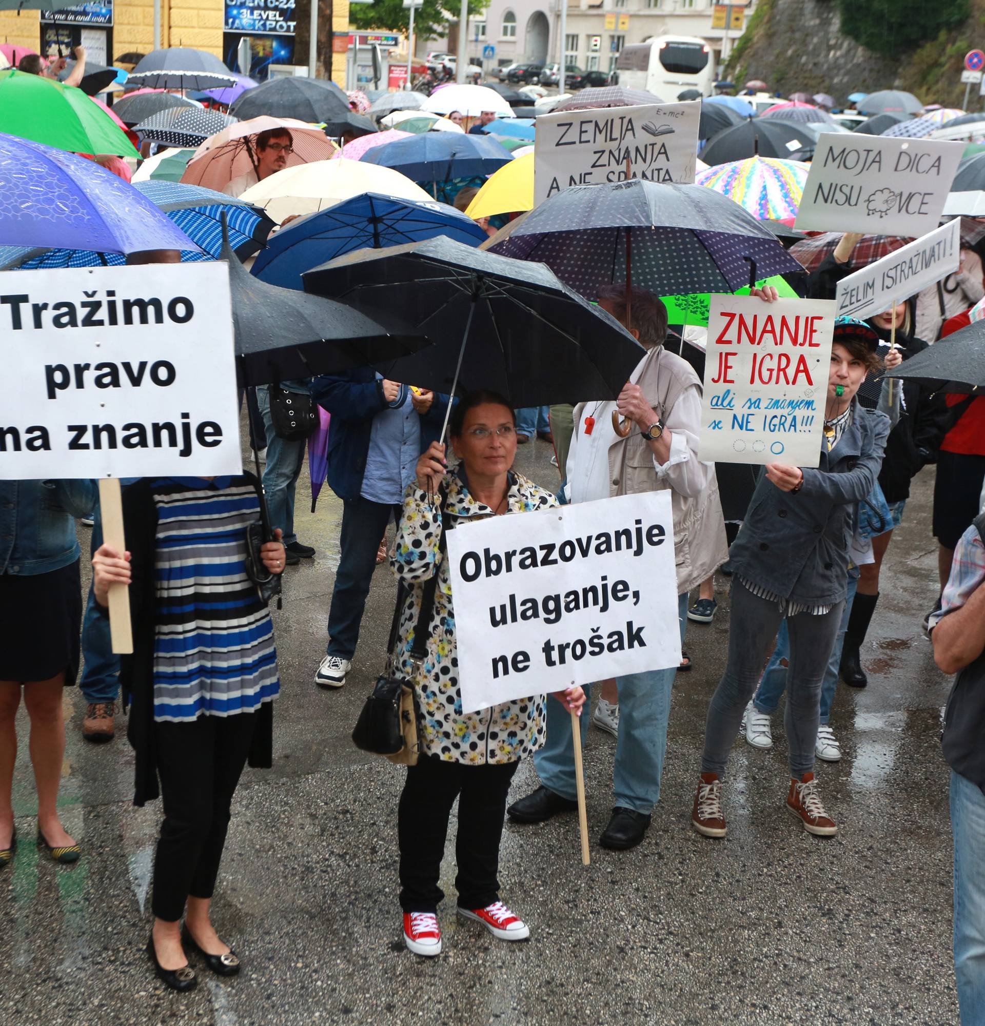 Splićani unatoč kiši izašli na ulice: Preuzmite odgovornost