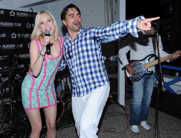 Primošten: Jole i Jelena Rozga nastupili za 20. ro?endan Aurore