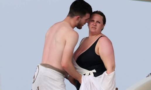 FOTO Koga ljubi junak Engleza? Sramotno mu napadali suprugu