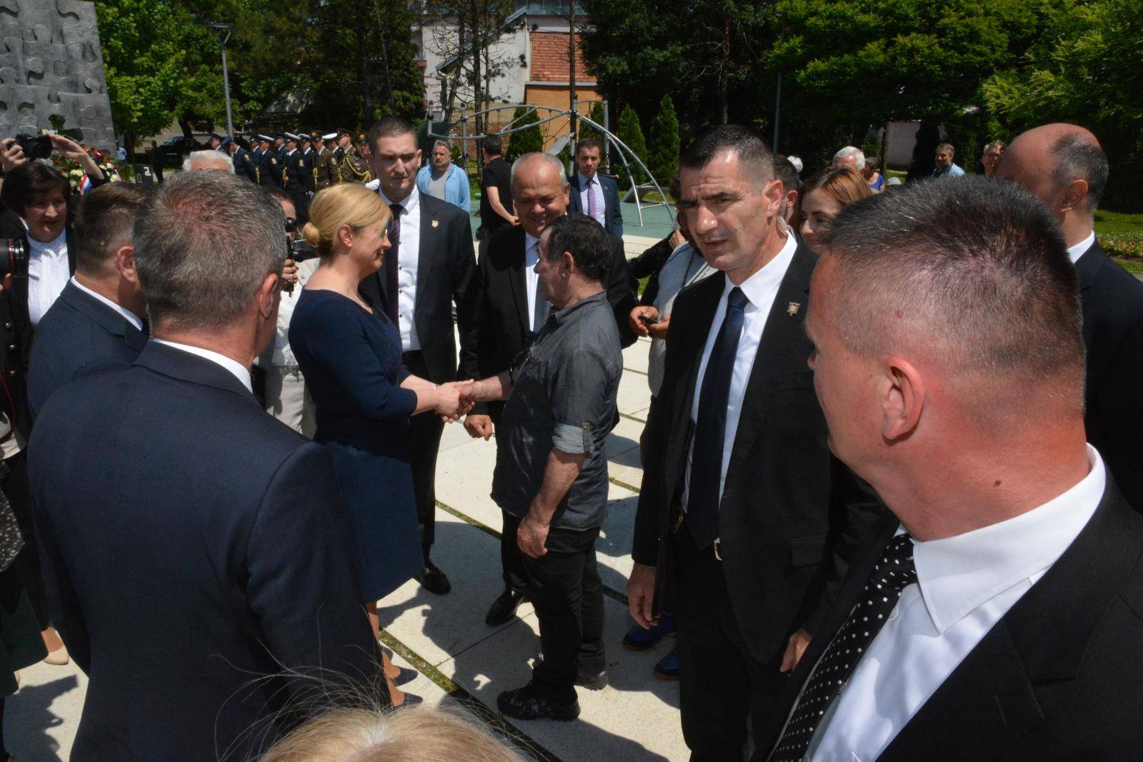 Predsjednica Hrvatske položila cvijeće za djecu poginulu u ratu