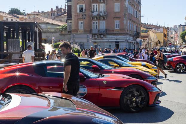 Pula: Ferrari vozila ispred pulske Arene