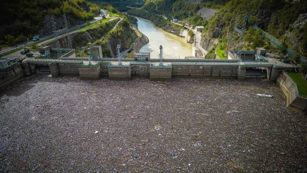 Dolini Neretve prijeti veliko zagađenje, gomila smeća putuje rijekom nakon katastrofe u Jablanici