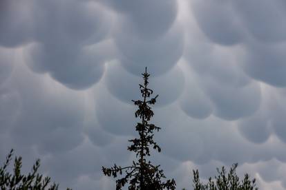 FOTO Nad obalom se pojavili rijetki i jedinstveni Mammatus oblaci: Evo što oni predstavljaju