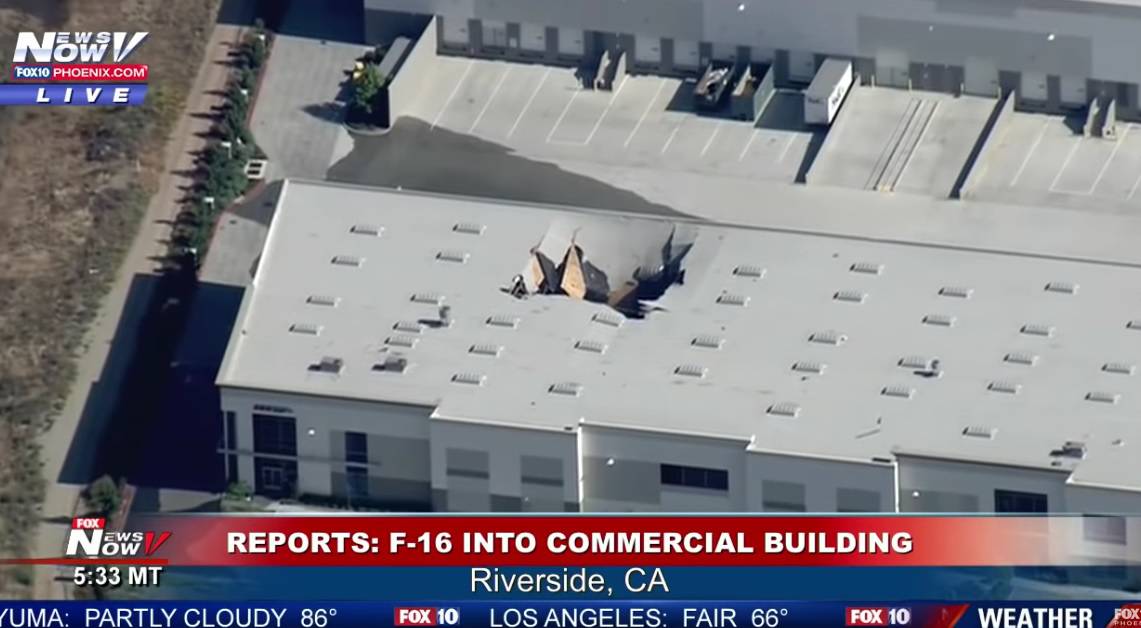 F-16 se srušio na skladište u Kaliforniji, pilot iskočio prije...