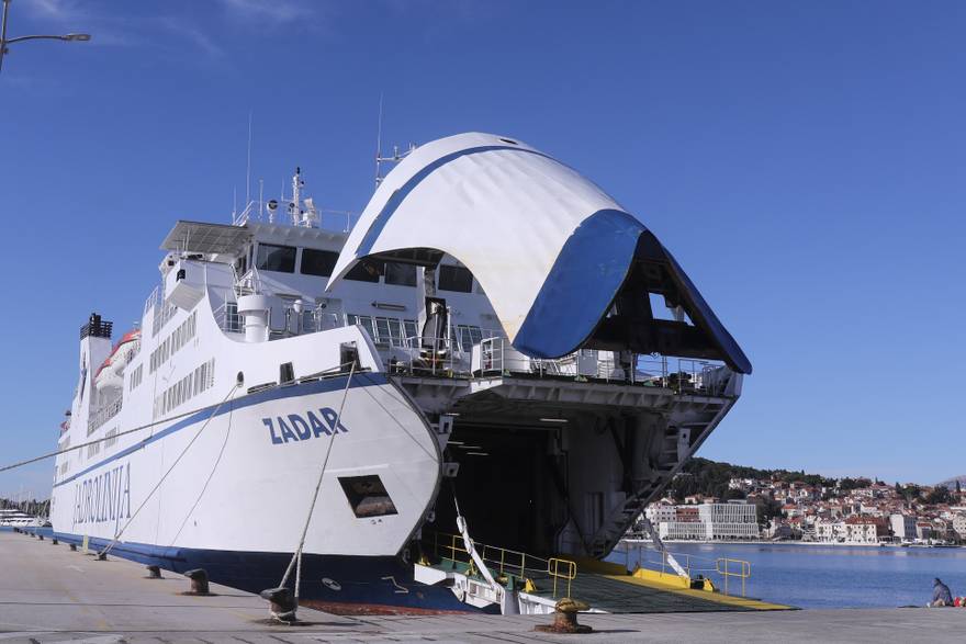 Split: Trajekt Zadar na vezu luke