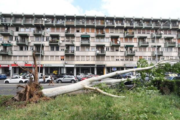 Oluja pogodila Rim, velika šteta u gradu