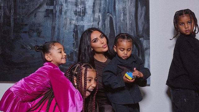Kim otkrila kako je objasnila djeci buran razvod s Kanyeom