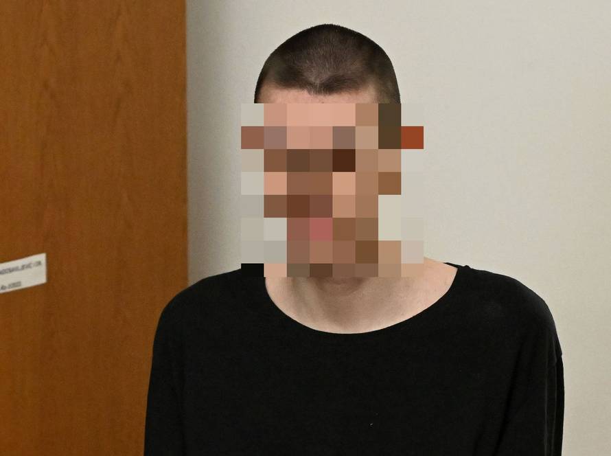 Počelo suđenje 19-godišnjaku za užas u OŠ Prečko. Doveli ga u lancima. Sud isključio javnost