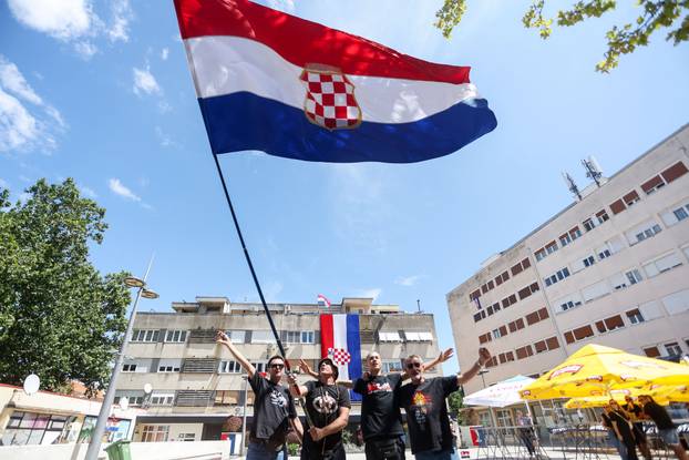 Brojni obožavatelji na ulicama Sinja uoči Thompsonovog koncerta