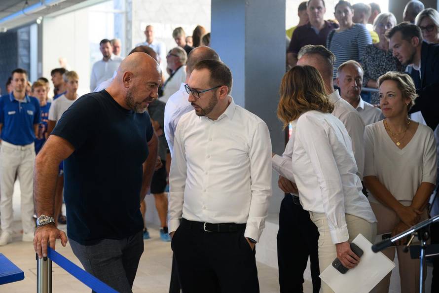 Zagreb: Svečano otvorenje bazena u Španskom