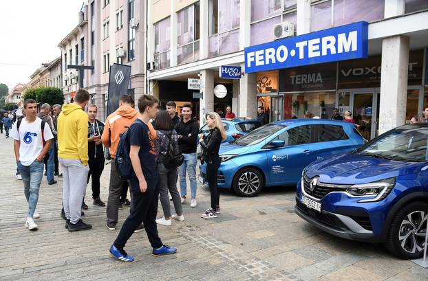 U Sisku je održana 6. izložba električnih i hibridnih automobila