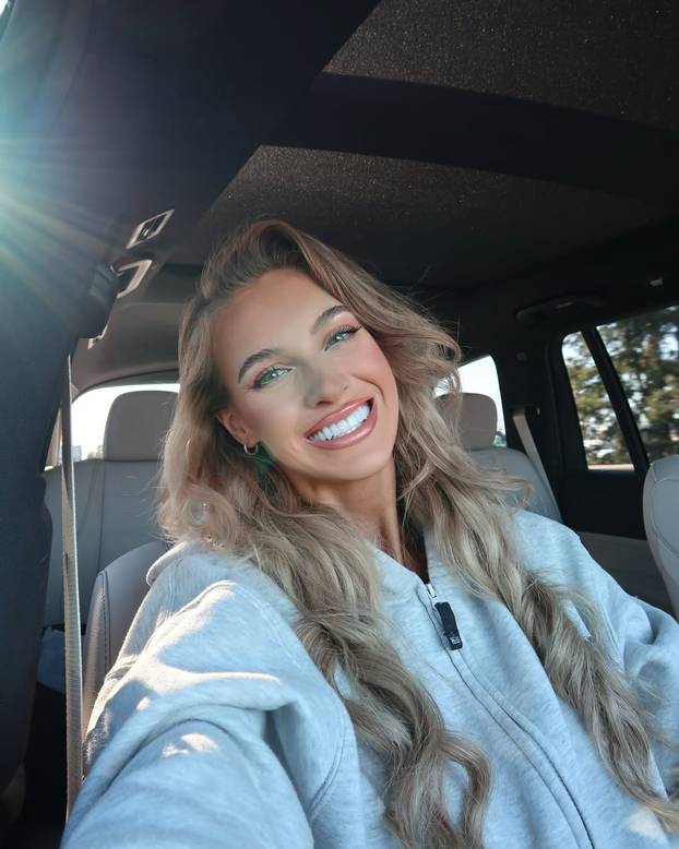 FOTO Pila je tatino pivo pa su joj grudi narasle! 'Savršena' Slovakinja uživala i u Hrvatskoj