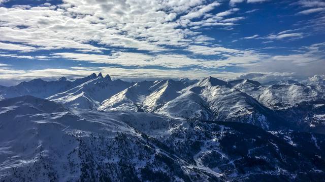 Najmanje četvero ljudi poginulo u lavini u francuskim Alpama
