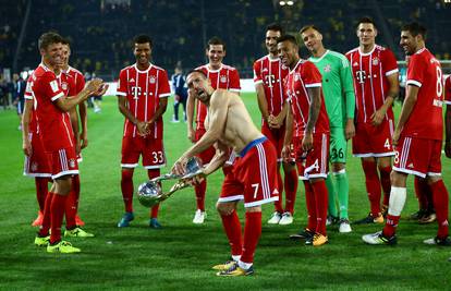 Bayern se spasio  autogolom pa na penale pobijedio Borussiju...